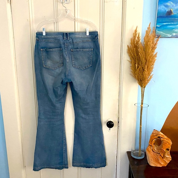 Wide Leg | Happily Grey Jeans - Picture 6 of 7